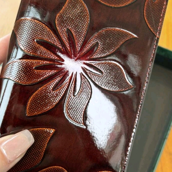 Vintage Embossed Floral Long Wallet For  Elegant Leather Carved Flower - Picture 6 of 6